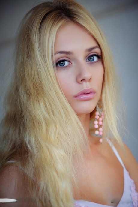 Hot blonde chick Jennifer Mackay baring nice tits in white stockings