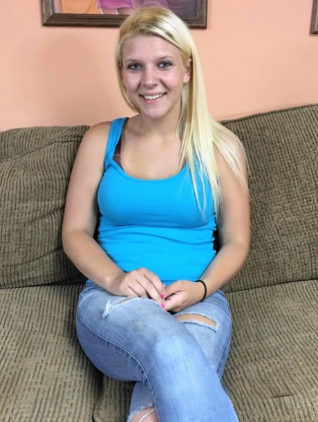 Blonde Brianna Stars bares her saggy boobs & gets on her knees for a blowjob