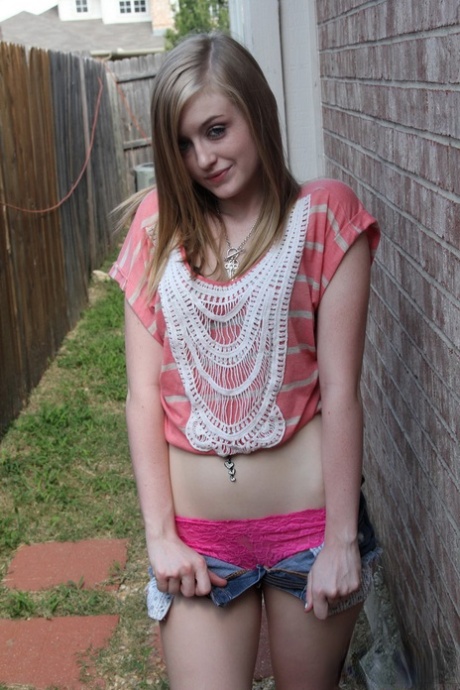 Amateur hottie Mandy Roe gets naked and shows her cute little ass and tits