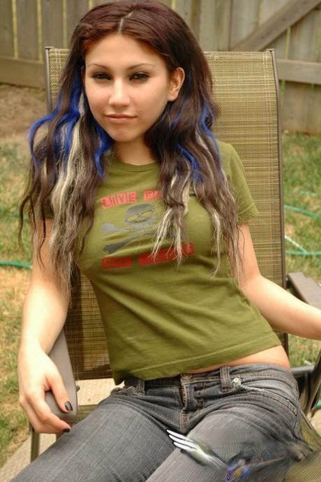 Sweet petite amateur Angel drops her pants outdoors to show her hot tiny ass