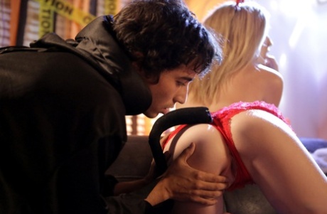 Blonde girl and her boyfriend have sexual intercourse in cosplay attire