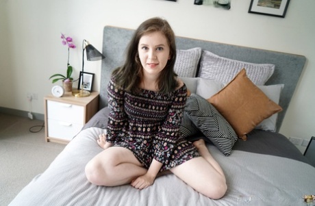 Fair skinned Aussie girl Kate Barlow swaps oral sex before getting banged