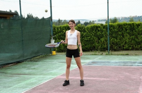 Fit amateur Tera Link slide a banana in her bald slit after playing tennis