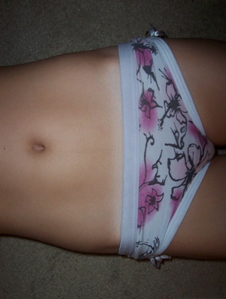 Blonde amateur Kylie takes self shots during safe for work action