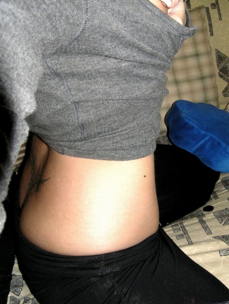 Blonde amateur exposes her bare ass during a solo engagement