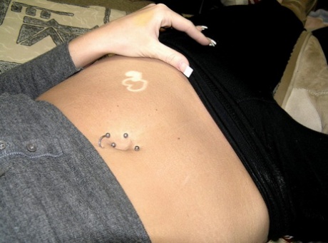 Blonde amateur exposes her bare ass during a solo engagement