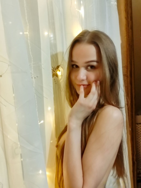 Barely legal girl Seia I fingers her pussy during a solo performance