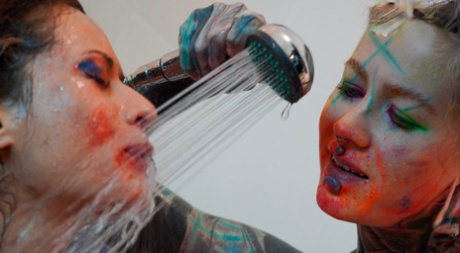 Alt girls Anuskatzz and Stacy Bloom fists pussies during lesbian sex in a tub
