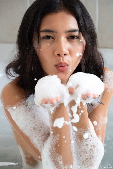 Thai teen Yori shows her hot ass prior to a playful bubble bath