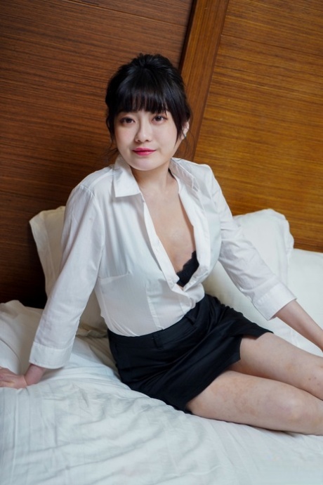 Chinese girl Huang Ying gives a blowjob and fucks before posing in work attire