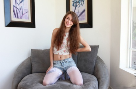 Sweet teen Willow Hayes removes her shorts & shirt to spread pussy lips & toy