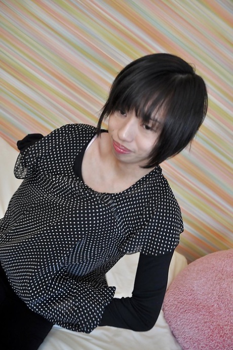 Beauty with small boobies Masumi Miyaji is stretching her snatch