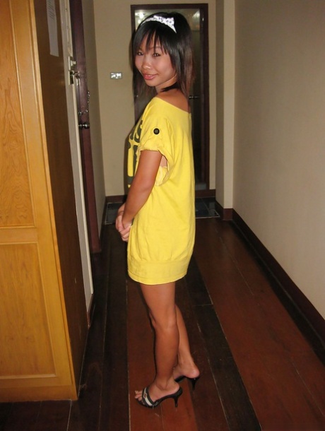 Sweet asian teen babe exposing her tiny tits and gets shagged