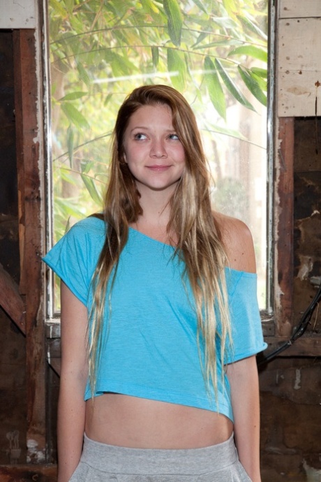 Teen girlfriend Erin Marie Hogan exposes her boobs and adorable ass