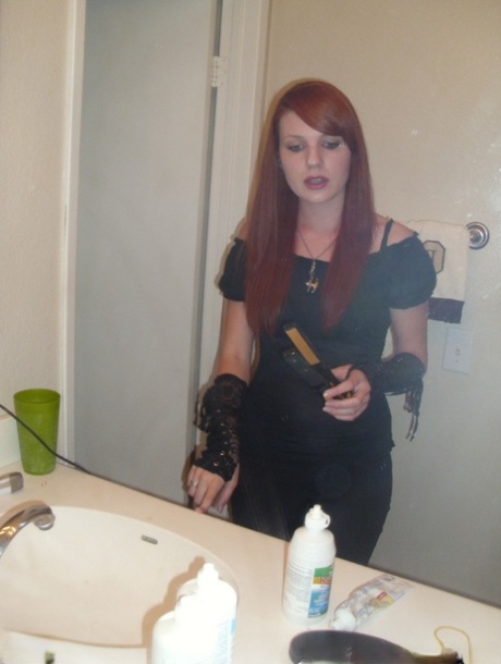Redheaded girlfriend showing off her shaved vagina & her tight ass