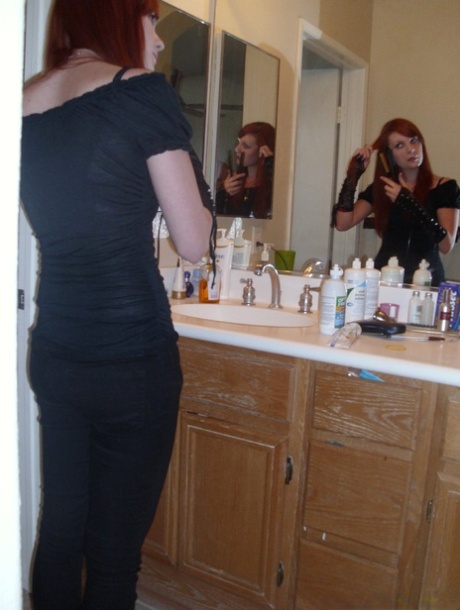 Redheaded girlfriend showing off her shaved vagina & her tight ass