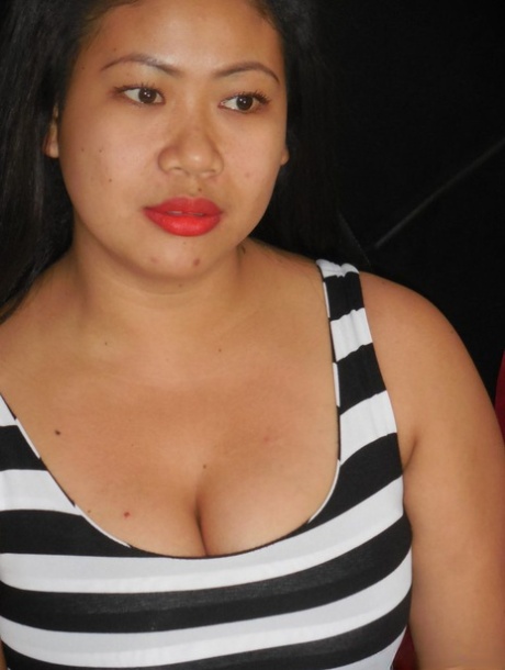 Hot Filipina Rizza reveals her big juggs and takes a toy & a dick in her muff