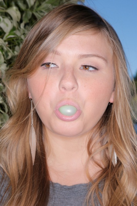 Bubble blowing teen Melissa May trades chewing gum with big cock in POV BJ