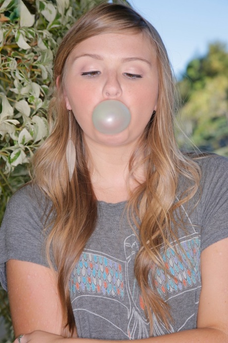 Bubble blowing teen Melissa May trades chewing gum with big cock in POV BJ