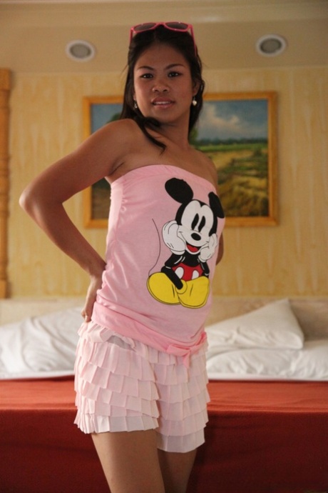 Beautiful Filipina Nicole strips off her cute dress and exposes her cute body