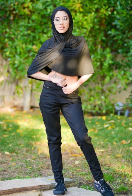 Hot Arab Angel Del Rey shows petite ass & hairy muff in outdoor striptease