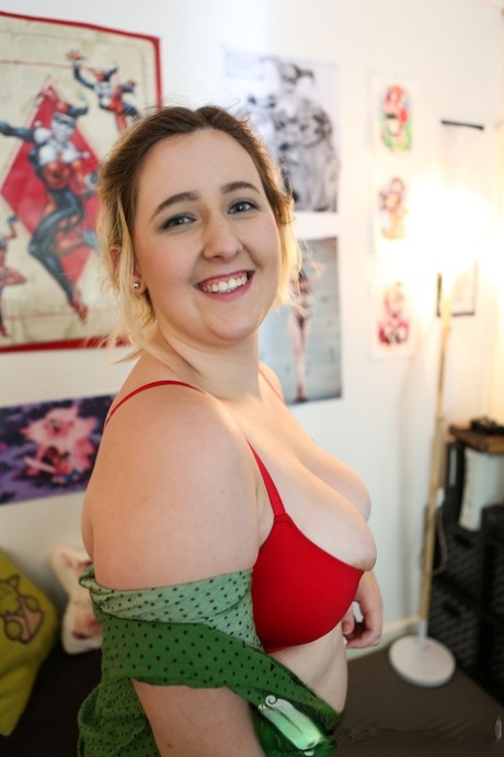 Fun loving fatty Mikki Mischief does hot striptease to reveal big shaved pussy