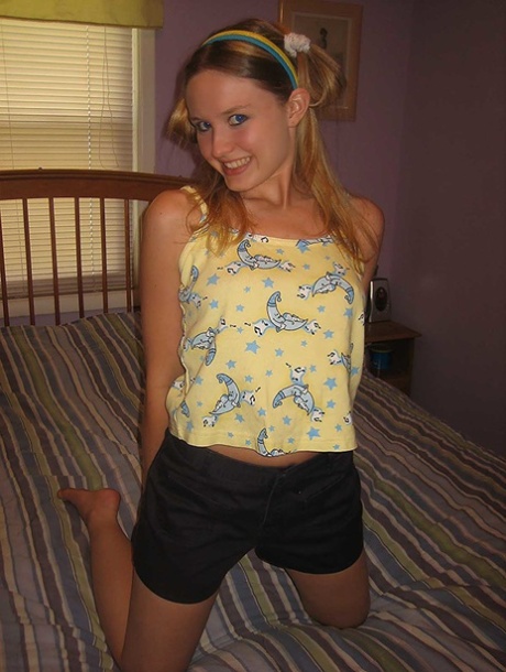Lovely amateur teen Kitty strips naked & analizes herself with a dildo