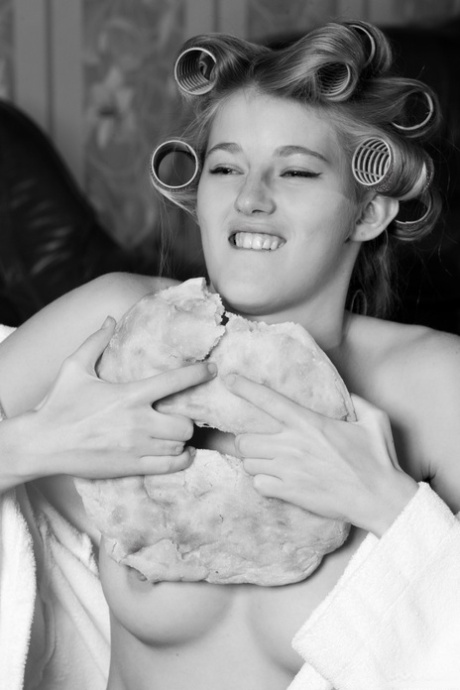 Beautiful all-natural models posing seductively in an amateur compilation