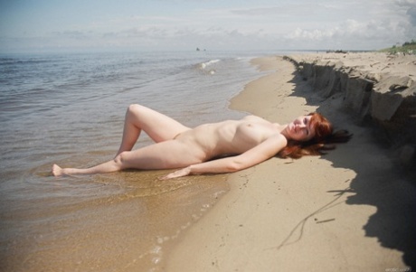 Erotic Beauty performed by Helenka Hot Photos