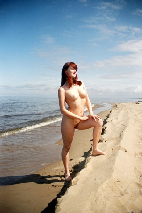 Erotic Beauty performed by Helenka Hot Photos