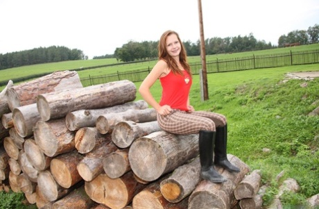 Club Seventeen featuring Sindy Sex Pics