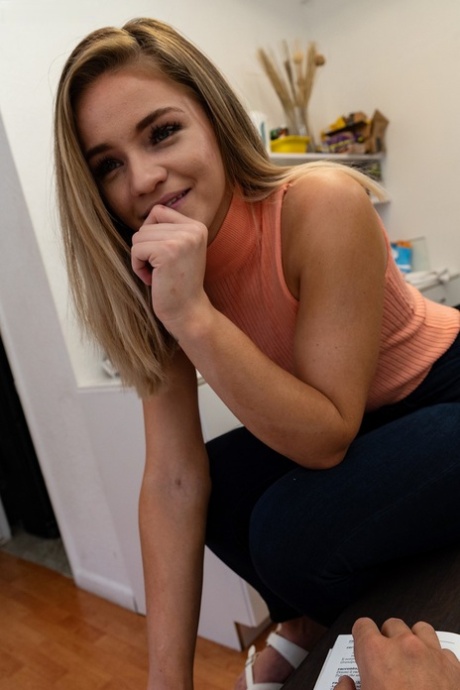 Short teen Scarlett Fall welcoming a curved dick into her delicious pussy