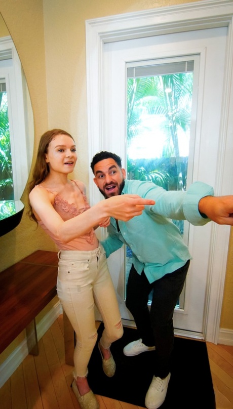 Amateur teen Jessae Rosae seduces a muscular guy and rides his prick