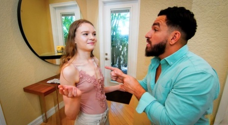 Amateur teen Jessae Rosae seduces a muscular guy and rides his prick
