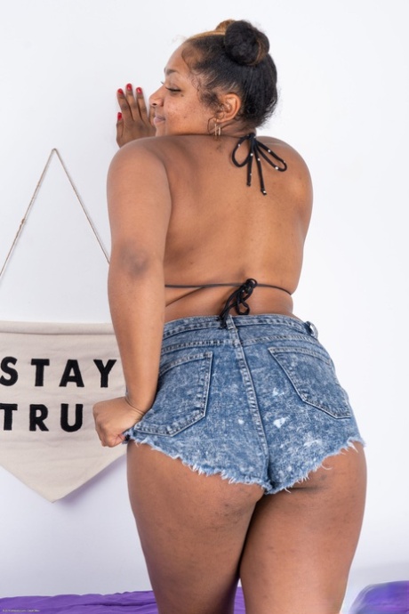 Chubby ebony babe Daisy shows her hairy pussy while flaunting her big ass