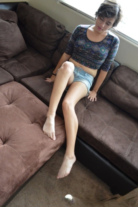 Amateur babe strips fully naked & masturbates with a dildo on the couch