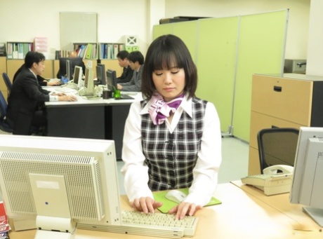 Japanese office babe Shizuku Hutaba shows her big boobs to her colleagues