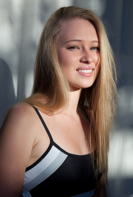 Teen girlfriend Kerstin Dorsia flaunts her hot bum & poses in a bodysuit