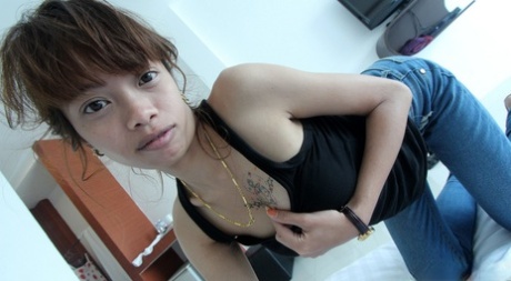 Beautiful Thai babe Mai losing her virginity with a stranger at the hotel