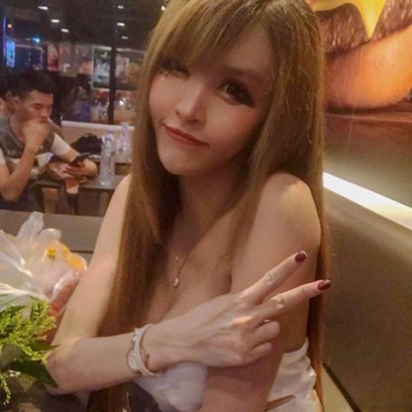 Pretty Asian babe shows off her beautiful tits while taking selfies