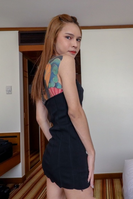 Asian shemale Kitty removes her dress & poses before giving some hot head