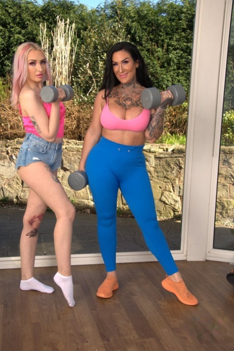 Inked stepmom Ella Bella strips teen Kitty Marie & toys her pussy