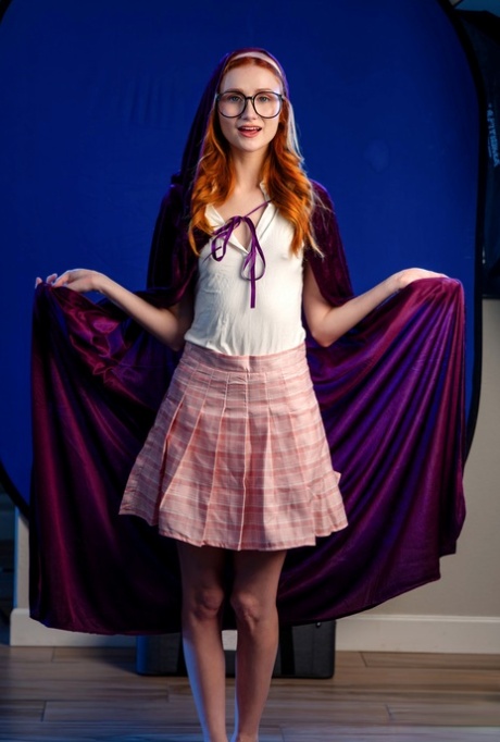 Redheaded stepsister Scarlet Skies spreads her hot legs for a fat boner